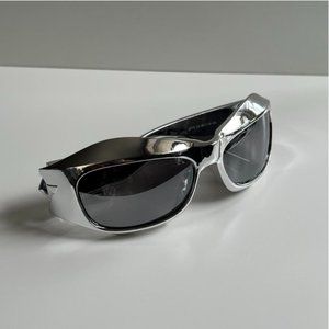 Vintage Y2K 2000s unique retro-futuristic goth chrome opium sunglasses